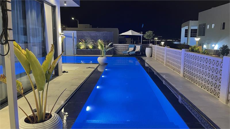 בריכה מחוממת בסוויטה מפוארת באילת