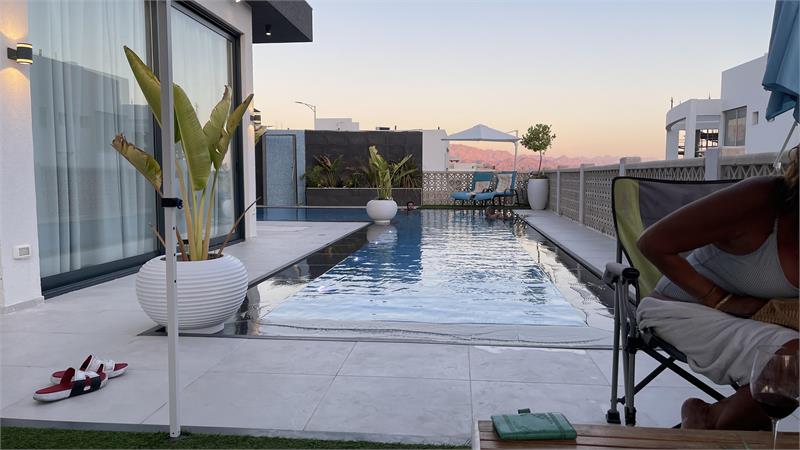 בריכה צמודה לחדר סוויטה בוילה